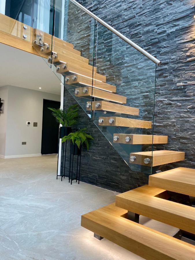 Stunning Modern Home Set In Beautiful Grounds. Bath Exterior photo