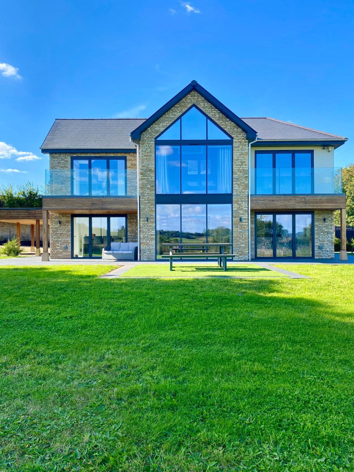 Stunning Modern Home Set In Beautiful Grounds. Bath Exterior photo